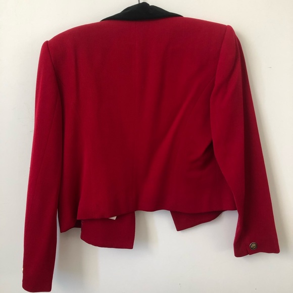 Festive Red Blazer With Contrat Velvet Collar - Picture 7 of 8